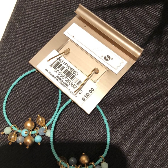 Semi precious accented  earrings - Picture 3 of 3